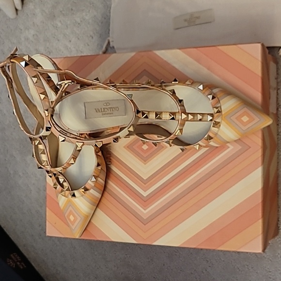 Valentino studded heels - Picture 2 of 7